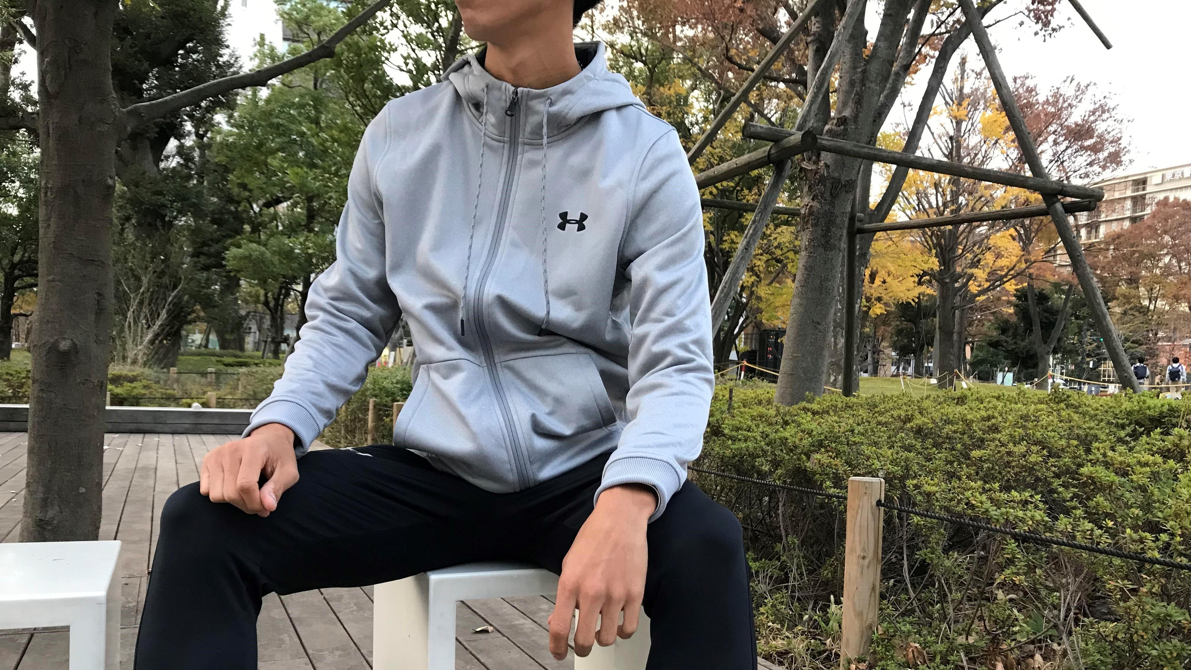 シンプルに着こなす定番パーカー | UNDERARMOUR OFFICIAL | SHOP BLOG | UNDER ARMOUR（アンダーアーマー）